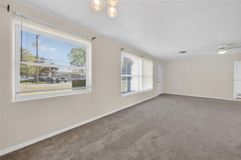 House in Edgewater, Florida 2 bedrooms, 111.39 sq.m. № 2130257 - photo 7