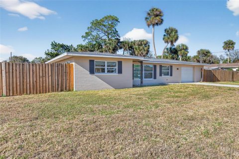 House in Edgewater, Florida 2 bedrooms, 111.39 sq.m. № 2130257 - photo 27