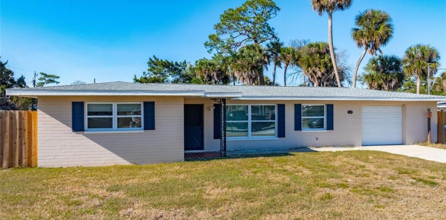 House in Edgewater, Florida 2 bedrooms, 111.39 sq.m. № 2130257