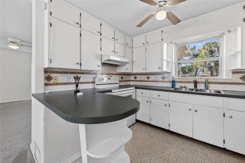 House in Edgewater, Florida 2 bedrooms, 111.39 sq.m. № 2130257 - photo 11