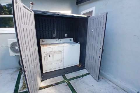 Купить виллу или дом в Майами, Флорида 5 спален, 55.74м2, № 2080320 - фото 11