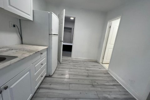 Casa en Miami, Florida 5 dormitorios, 55.74 m2 № 2080320