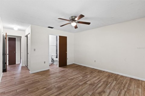 Condo in Gainesville, Florida, 2 bedrooms  № 1886202 - photo 12