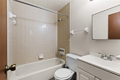 Condo in Gainesville, Florida, 2 bedrooms  № 1886202 - photo 11