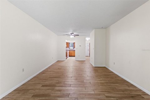 Condo in Gainesville, Florida, 2 bedrooms  № 1886202 - photo 9