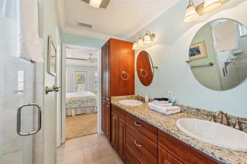 House in Holmes Beach, Florida 4 bedrooms, 182.74 sq.m. № 1810401 - photo 16