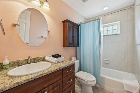House in Holmes Beach, Florida 4 bedrooms, 182.74 sq.m. № 1810401 - photo 25