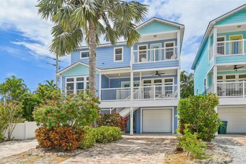 House in Holmes Beach, Florida 4 bedrooms, 182.74 sq.m. № 1810401 - photo 1