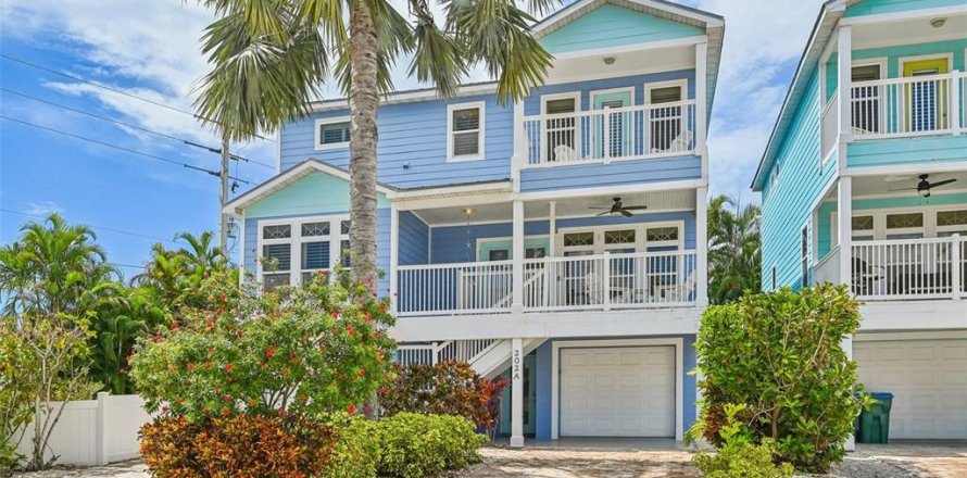 House in Holmes Beach, Florida 4 bedrooms, 182.74 sq.m. № 1810401