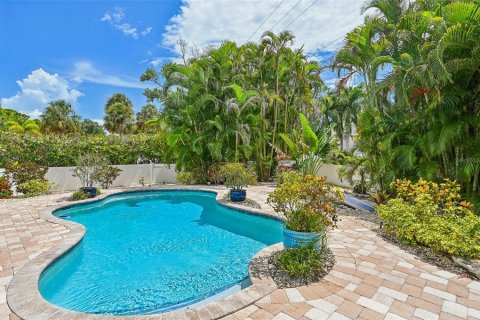 House in Holmes Beach, Florida 4 bedrooms, 182.74 sq.m. № 1810401 - photo 4