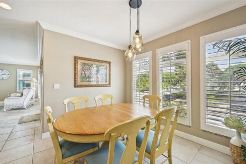 House in Holmes Beach, Florida 4 bedrooms, 182.74 sq.m. № 1810401 - photo 6