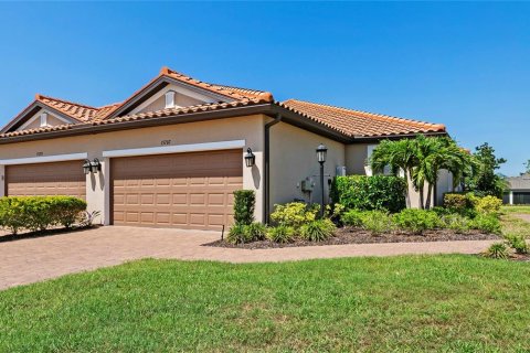 House in Bradenton, Florida 2 bedrooms, 144.74 sq.m. № 1743768 - photo 1