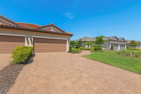 House in Bradenton, Florida 2 bedrooms, 144.74 sq.m. № 1743768 - photo 12