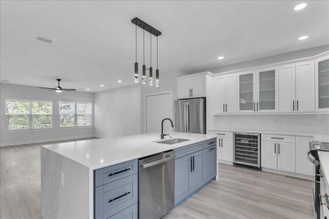 Adosado en alquiler en Tampa, Florida, 4 dormitorios, 189.33 m2 № 1797988 - foto 3