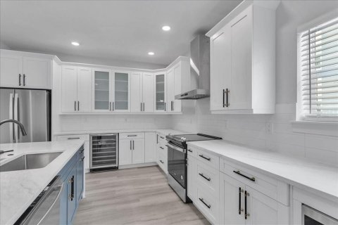 Adosado en alquiler en Tampa, Florida, 4 dormitorios, 189.33 m2 № 1797988 - foto 2