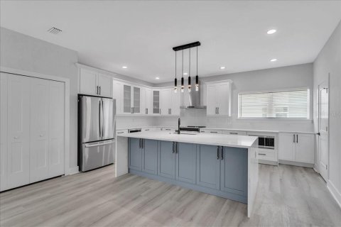Adosado en alquiler en Tampa, Florida, 4 dormitorios, 189.33 m2 № 1797988 - foto 30