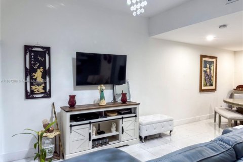 Купить таунхаус в Майами, Флорида 2 спальни, 97.55м2, № 1933007 - фото 8