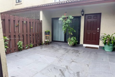 Купить таунхаус в Майами, Флорида 2 спальни, 97.55м2, № 1933007 - фото 2