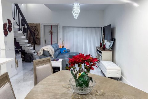 Купить таунхаус в Майами, Флорида 2 спальни, 97.55м2, № 1933007 - фото 10