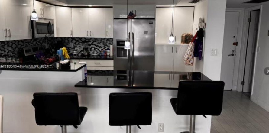 Condominio en Hollywood, Florida, 1 dormitorio  № 1819866