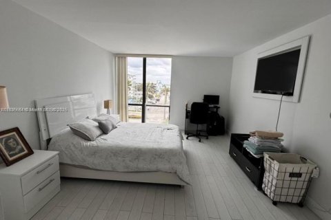 Condominio en venta en Hollywood, Florida, 1 dormitorio, 76.64 m2 № 1819866 - foto 6