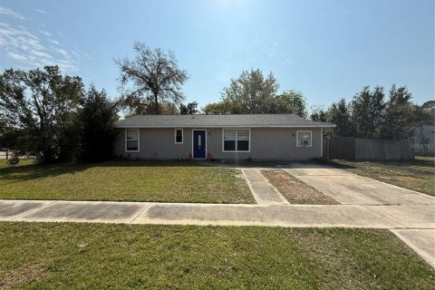 Villa ou maison à vendre à Deltona, Floride: 4 chambres, 129.88 m2 № 1510139 - photo 1