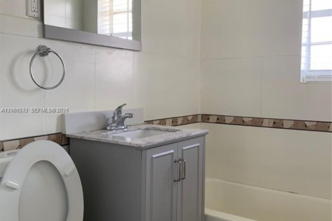 Appartement à louer à North Miami, Floride: 2 chambres, 250.56 m2 № 2274074 - photo 5