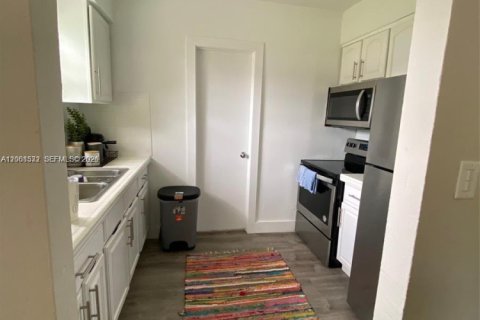 Appartement à louer à North Miami, Floride: 2 chambres, 250.56 m2 № 2274074 - photo 4