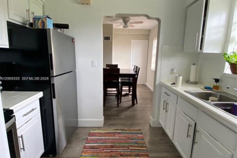 Appartement à louer à North Miami, Floride: 2 chambres, 250.56 m2 № 2274074 - photo 3