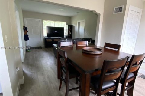 Appartement à louer à North Miami, Floride: 2 chambres, 250.56 m2 № 2274074 - photo 2