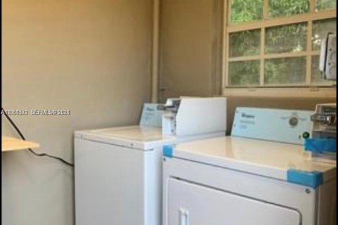 Appartement à louer à North Miami, Floride: 2 chambres, 250.56 m2 № 2274074 - photo 7