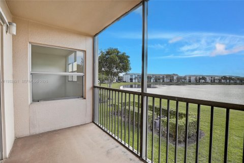 Condo in Pembroke Pines, Florida, 2 bedrooms  № 1991045 - photo 30