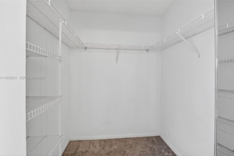 Condo in Pembroke Pines, Florida, 2 bedrooms  № 1991045 - photo 21