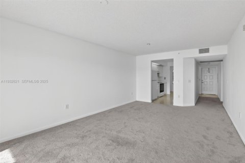 Condo in Pembroke Pines, Florida, 2 bedrooms  № 1991045 - photo 14