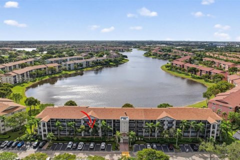 Condo in Pembroke Pines, Florida, 2 bedrooms  № 1991045 - photo 1