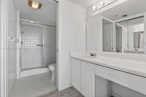 Condo in Pembroke Pines, Florida, 2 bedrooms  № 1991045 - photo 19