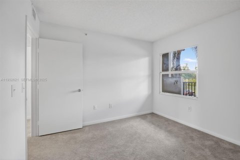 Condo in Pembroke Pines, Florida, 2 bedrooms  № 1991045 - photo 25
