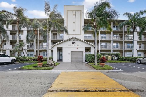 Condo in Pembroke Pines, Florida, 2 bedrooms  № 1991045 - photo 2