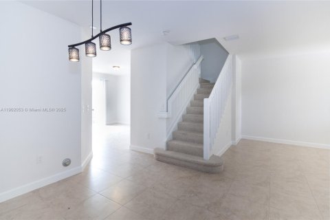 Townhouse in Miami, Florida 3 bedrooms, 161.93 sq.m. № 1953527 - photo 5