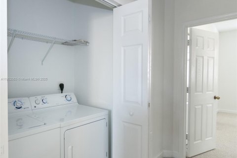 Townhouse in Miami, Florida 3 bedrooms, 161.93 sq.m. № 1953527 - photo 11