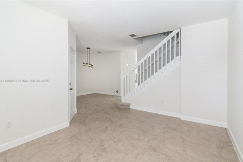 Townhouse in Miami, Florida 3 bedrooms, 161.93 sq.m. № 1953527 - photo 4