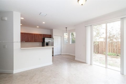 Townhouse in Miami, Florida 3 bedrooms, 161.93 sq.m. № 1953527 - photo 8