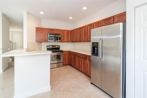 Townhouse in Miami, Florida 3 bedrooms, 161.93 sq.m. № 1953527 - photo 10