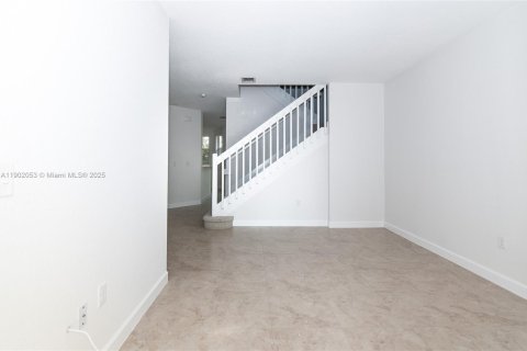 Townhouse in Miami, Florida 3 bedrooms, 161.93 sq.m. № 1953527 - photo 3