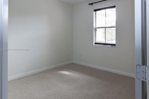 Townhouse in Miami, Florida 3 bedrooms, 161.93 sq.m. № 1953527 - photo 12