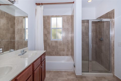 Townhouse in Miami, Florida 3 bedrooms, 161.93 sq.m. № 1953527 - photo 13