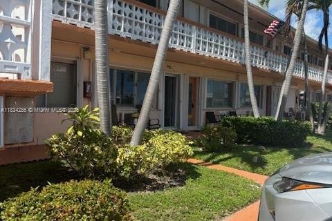 Copropriété à vendre à Hallandale Beach, Floride: 1 chambre, 58.06 m2 № 1934752 - photo 1