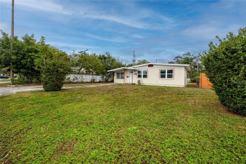 House in Saint Petersburg, Florida 2 bedrooms, 84.73 sq.m. № 2103377 - photo 3