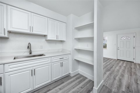 House in Saint Petersburg, Florida 2 bedrooms, 84.73 sq.m. № 2103377 - photo 8