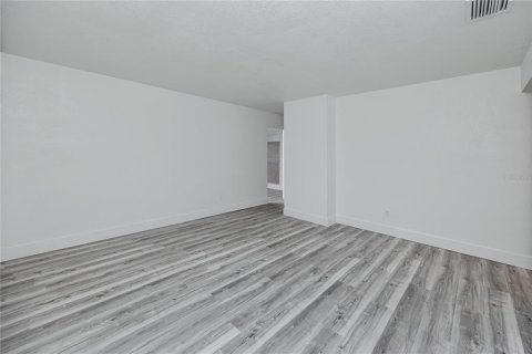 House in Saint Petersburg, Florida 2 bedrooms, 84.73 sq.m. № 2103377 - photo 6